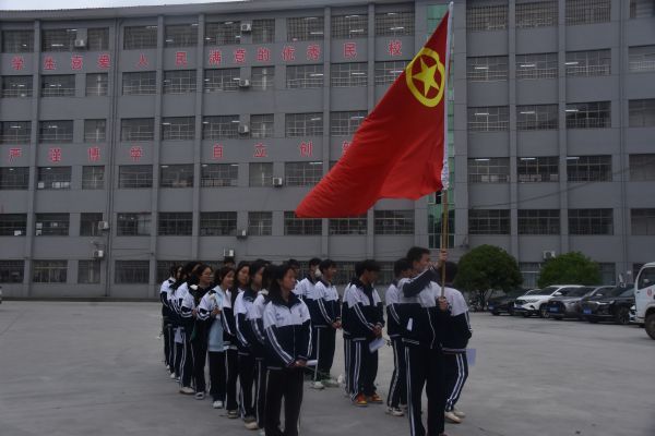 溆浦縣楚才高中“清明祭掃革命英烈，傳承紅色精神”